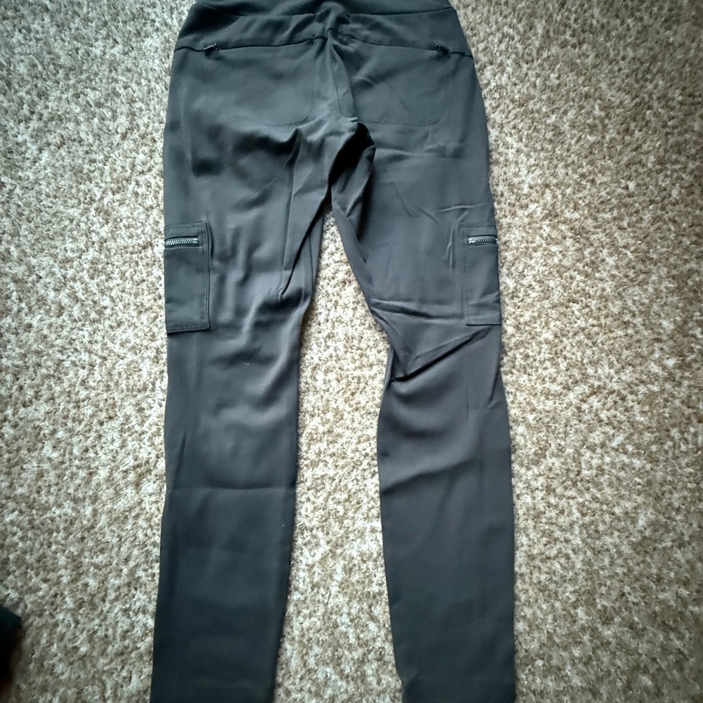 Athleta Headlands Hybrid Cargo Pants Women's 0 Olive Green Zip Pockets Stretch - Picture 2 of 3